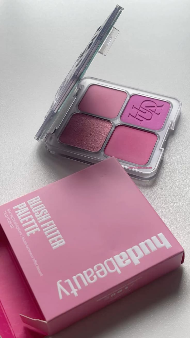 Huda beauty blush pallete