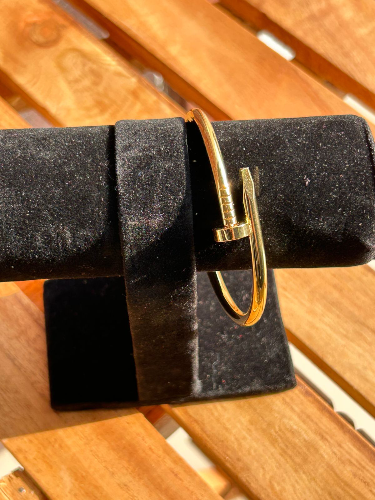Nail Handcuff