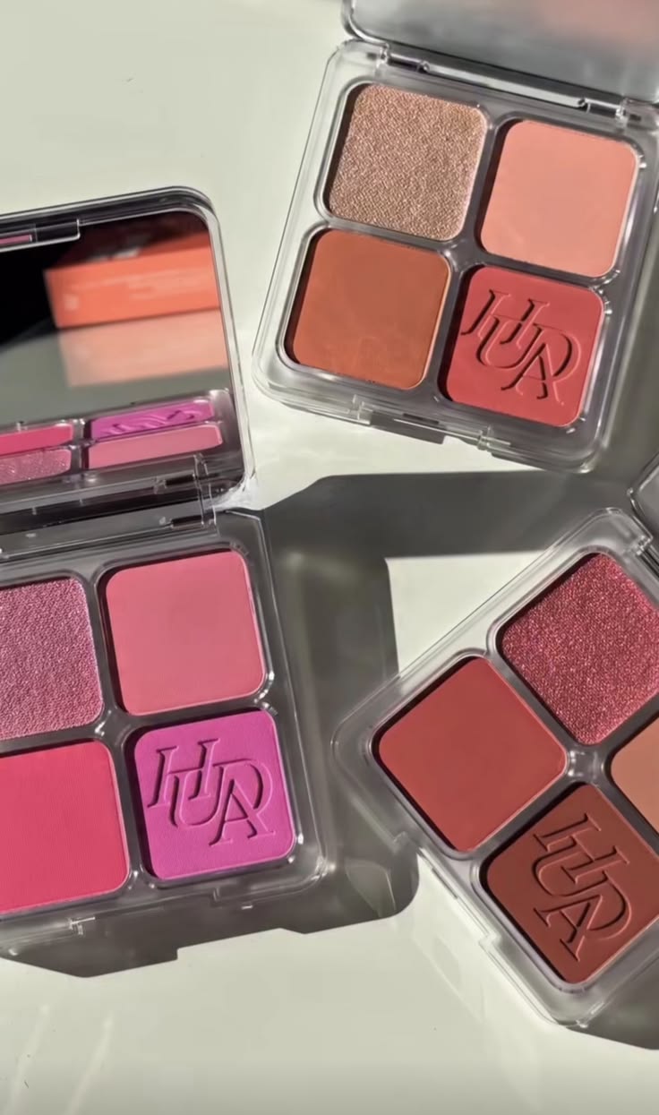 Huda beauty blush pallete